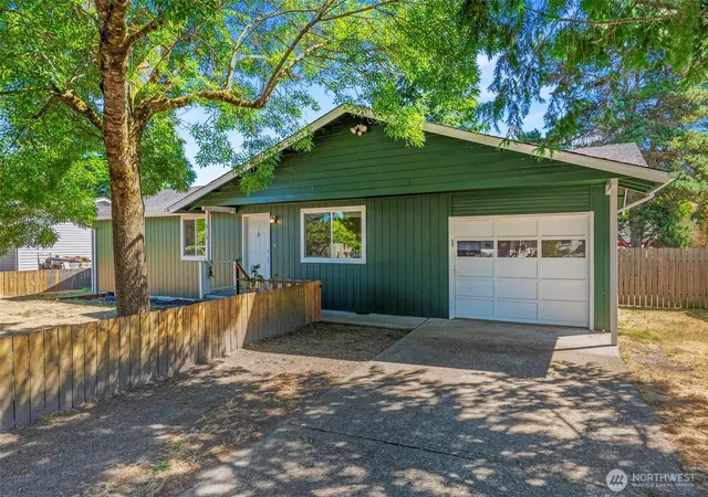 Photo 2 of Sale Pending at 513 Sw Diane St, Castle Rock, WA 98611 | MLS# NWM2569009 | Listing updated on 2026-08-20