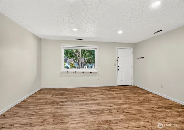 Photo 3 of Sale Pending at 513 SW Diane St, Castle Rock, WA 98611 | MLS# NWM2569009 | Listing updated on 2026-08-20