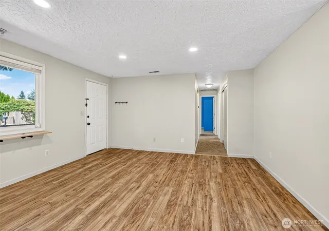 Photo 4 of Sale Pending at 513 SW Diane St, Castle Rock, WA 98611 | MLS# NWM2569009 | Listing updated on 2026-08-20