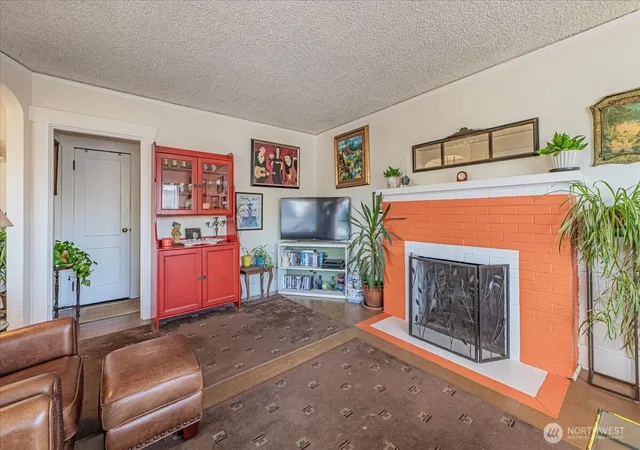 Photo 2 of Sale Pending at 616 S Union Ave, Tacoma, WA 98405 | MLS# NWM2569011 | Listing updated on 2026-09-25