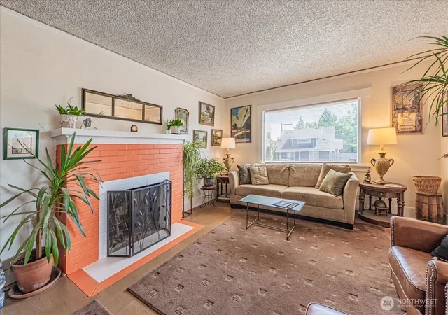 Photo 3 of Sale Pending at 616 S Union Ave, Tacoma, WA 98405 | MLS# NWM2569011 | Listing updated on 2026-09-25