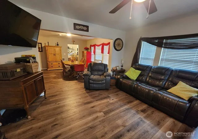 Photo 3 of Sale Pending at 1610 Morgan St, Aberdeen, WA 98520 | MLS# NWM2569034 | Listing updated on 2026-09-25