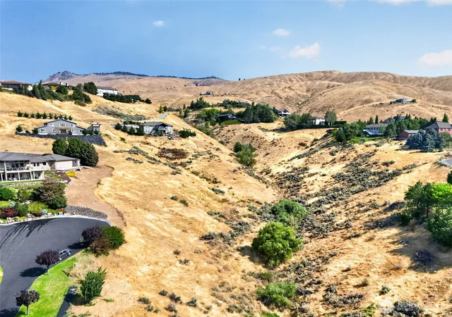 Photo 3 of Land for sale at 4326 Anna Ln, Wenatchee, WA 98801 | MLS# NWM2569036 | Listing updated on 2026-09-23