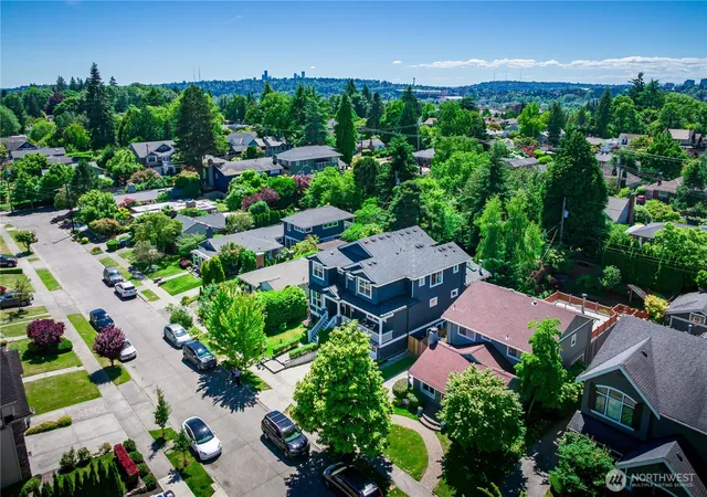 Photo 3 of Single family home for sale at 5027 48th Avenue Ne, Seattle, WA 98105 | MLS# NWM2569048 | Listing updated on 2026-09-25