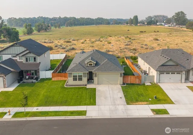Photo 1 of Single family home for sale at 4704 E Thrush St, Moses Lake, WA 98837 | MLS# NWM2569049 | Listing updated on 2026-09-25