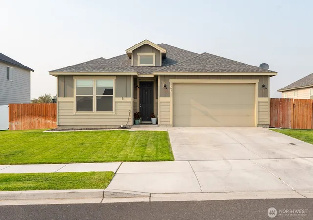 Photo 2 of Single family home for sale at 4704 E Thrush St, Moses Lake, WA 98837 | MLS# NWM2569049 | Listing updated on 2026-09-25