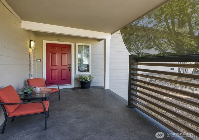 Photo 3 of Single family home for sale at 1520 156th Street Ct E, Tacoma, WA 98445 | MLS# NWM2569051 | Listing updated on 2026-09-26