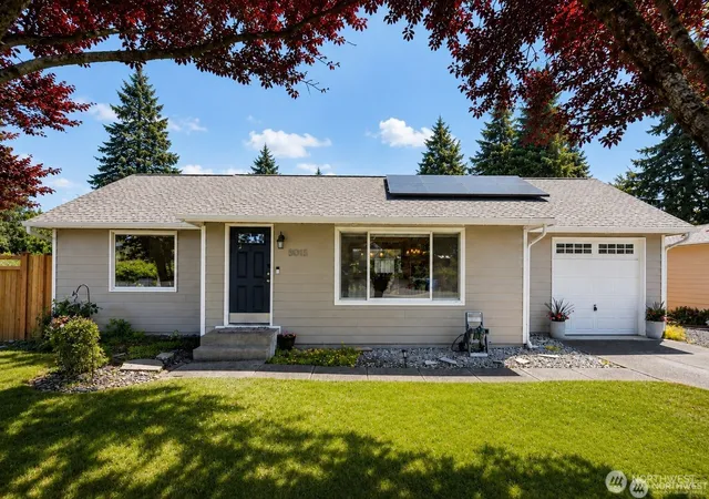 Photo 3 of Sale Pending at 5011 Seahurst Ave, Everett, WA 98203 | MLS# NWM2569065 | Listing updated on 2026-09-25