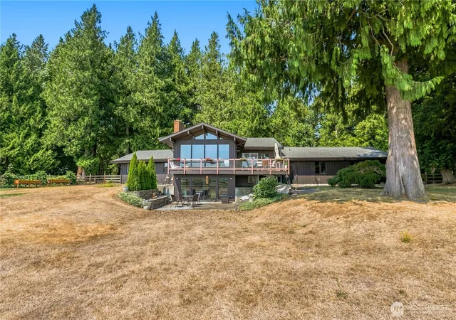 Photo 2 of Single family home for sale at 831 E Wiser Lake Rd, Lynden, WA 98264 | MLS# NWM2569066 | Listing updated on 2026-09-29
