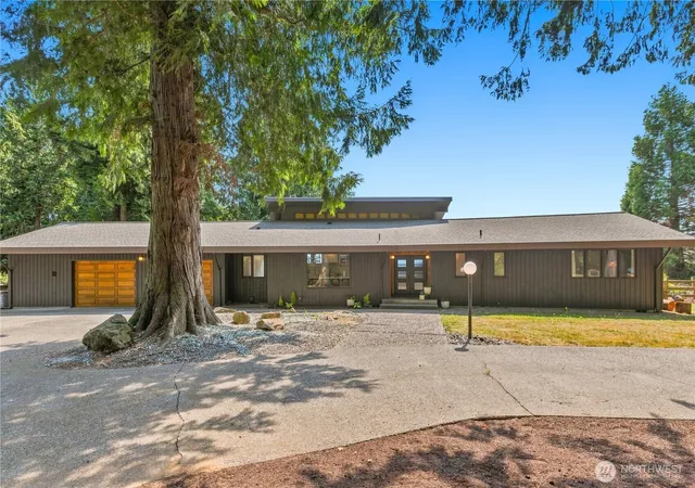 Photo 3 of Single family home for sale at 831 E Wiser Lake Rd, Lynden, WA 98264 | MLS# NWM2569066 | Listing updated on 2026-09-29
