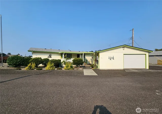 Photo 3 of Manufactured home for sale at 9101 Steilacoom Rd Se #113, Olympia, WA 98513 | MLS# NWM2569088 | Listing updated on 2026-09-23