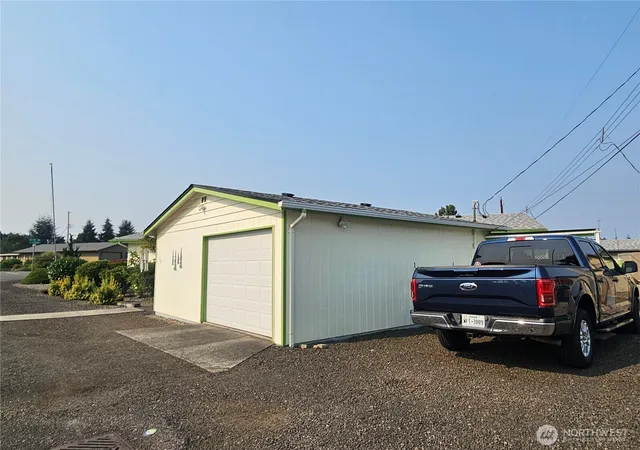 Photo 4 of Manufactured home for sale at 9101 Steilacoom Rd SE #113, Olympia, WA 98513 | MLS# NWM2569088 | Listing updated on 2026-09-23