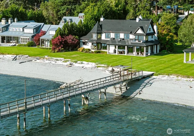 Photo 4 of Single family home for sale at 5844 Mutiny Bay Rd, Freeland, WA 98249 | MLS# NWM2569093 | Listing updated on 2026-09-23