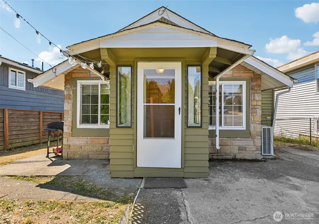 Photo 2 of Single family home for sale at 8703 16th Avenue Sw, Seattle, WA 98106 | MLS# NWM2569098 | Listing updated on 2026-09-23