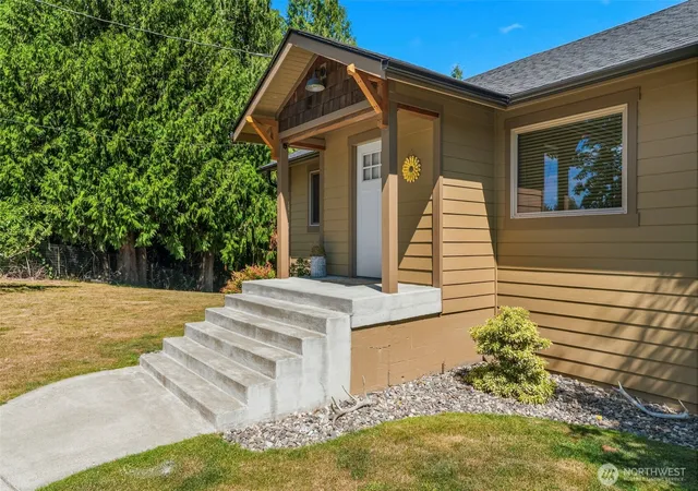 Photo 2 of Single family home for sale at 4236 Pleasant Hl Rd, Kelso, WA 98626 | MLS# NWM2569122 | Listing updated on 2026-09-28