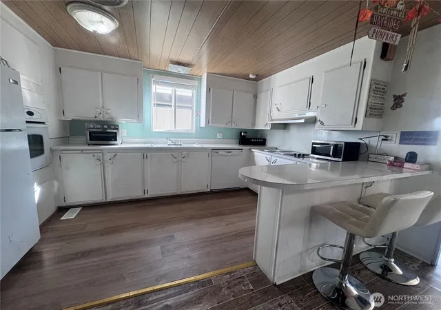 Photo 3 of Manufactured home for sale at 10605 62nd Street E #88, Puyallup, WA 98372 | MLS# NWM2569132 | Listing updated on 2026-09-28