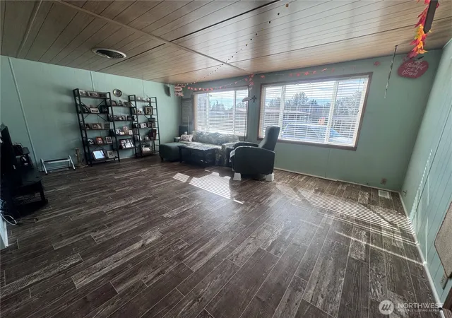 Photo 3 of Manufactured home for sale at 10605 62nd Street E #88, Puyallup, WA 98372 | MLS# NWM2569132 | Listing updated on 2026-09-28