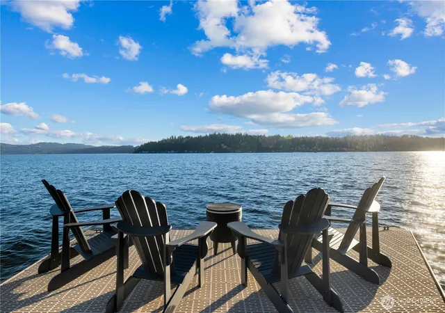 Photo 2 of Single family home for sale at 2825 E Lake Sammamish Pkwy Ne, Sammamish, WA 98074 | MLS# NWM2569133 | Listing updated on 2026-09-23