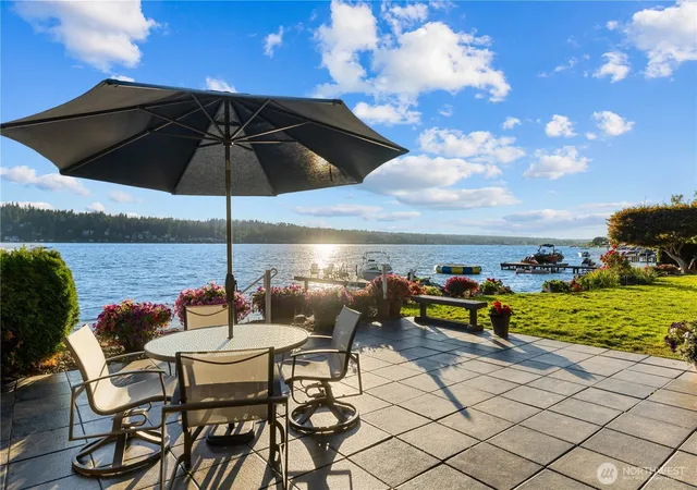 Photo 4 of Single family home for sale at 2825 E Lake Sammamish Pkwy NE, Sammamish, WA 98074 | MLS# NWM2569133 | Listing updated on 2026-09-23