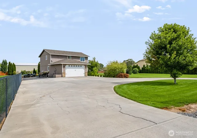 Photo 3 of Single family home for sale at 3145 Snow Goose Rd Ne, Moses Lake, WA 98837 | MLS# NWM2569135 | Listing updated on 2026-09-23
