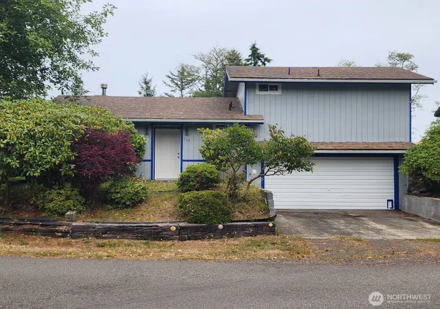 Photo 2 of Single family home for sale at 706 Wakina Loop Se, Ocean Shores, WA 98569 | MLS# NWM2569142 | Listing updated on 2026-09-23