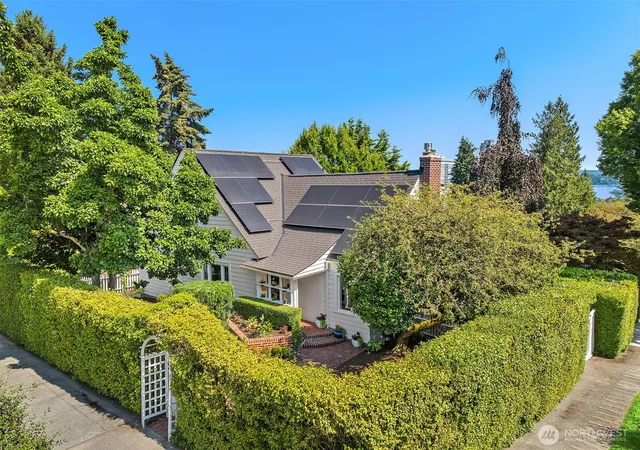 Photo 2 of Sale Pending at 1502 39th Avenue E, Seattle, WA 98112 | MLS# NWM2569155 | Listing updated on 2026-08-24