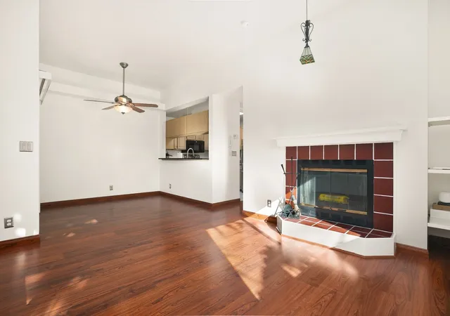 Photo 2 of Condo for sale at 1617 Summit Ave #42, Seattle, WA 98122 | MLS# NWM2569182 | Listing updated on 2026-10-17