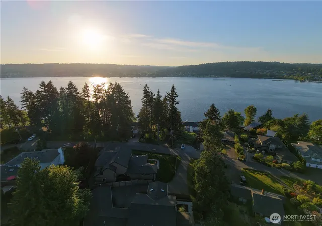 Photo 2 of Mansion for sale at 16066 Inglewood Rd Ne, Kenmore, WA 98028 | MLS# NWM2569187 | Listing updated on 2026-10-01