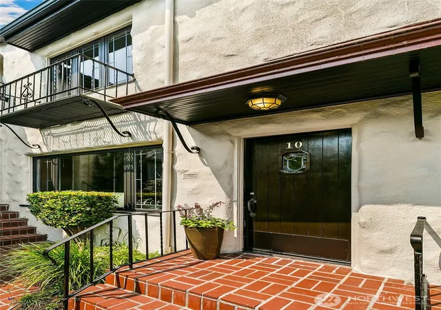 Photo 3 of Sale Pending at 2205 Bigelow Ave N #10, Seattle, WA 98109 | MLS# NWM2569188 | Listing updated on 2026-09-21