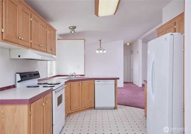 Photo 3 of Sale Pending at 808 Se Mockingbird Dr, College Place, WA 99324 | MLS# NWM2569192 | Listing updated on 2026-10-02