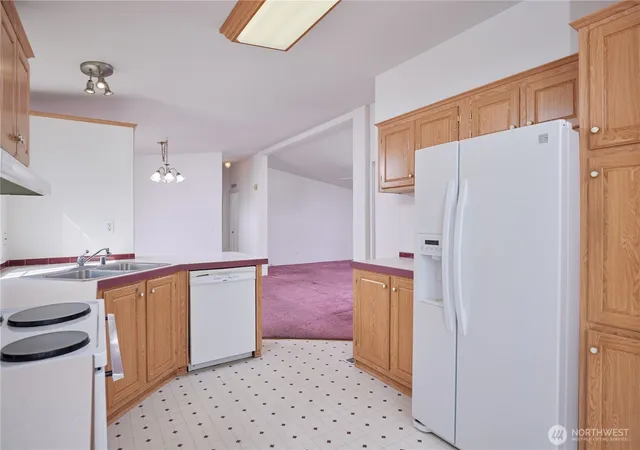 Photo 3 of Sale Pending at 808 SE Mockingbird Dr, College Place, WA 99324 | MLS# NWM2569192 | Listing updated on 2026-10-02