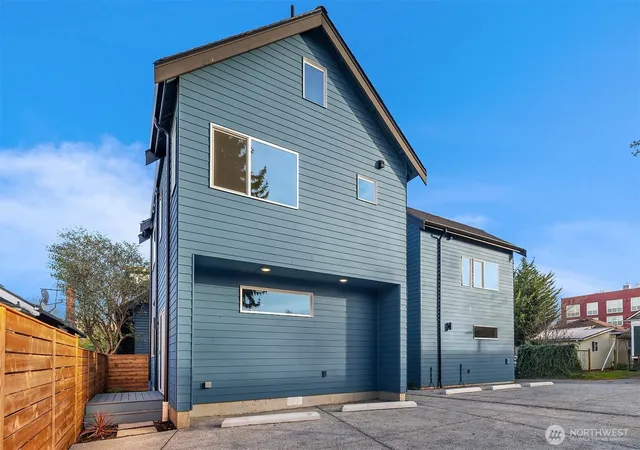 Photo 1 of Single family home for sale at 1415 Martin Luther King Jr Way, Seattle, WA 98122 | MLS# NWM2569224 | Listing updated on 2026-10-01