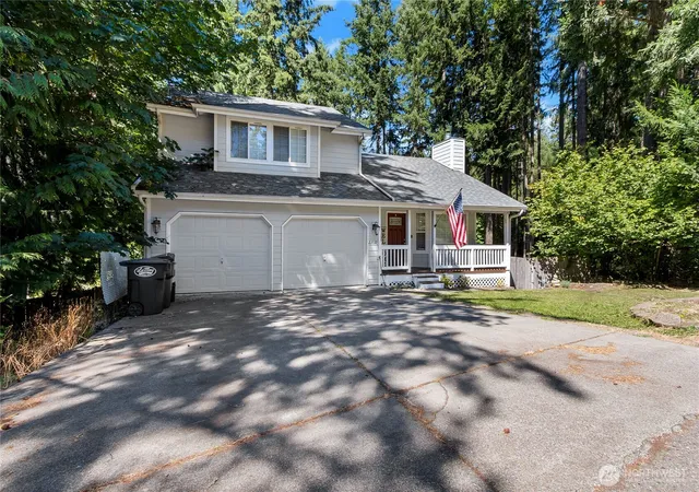 Photo 2 of Single family home for sale at 22632 Echowood Ln Se, Yelm, WA 98597 | MLS# NWM2569256 | Listing updated on 2026-09-29