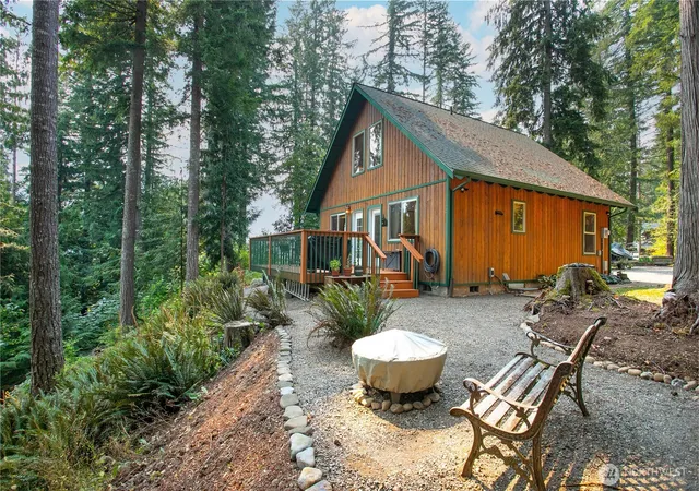 Photo 3 of Sale Pending at 7712 Viewridge Dr, Maple Falls, WA 98266 | MLS# NWM2569268 | Listing updated on 2026-09-24