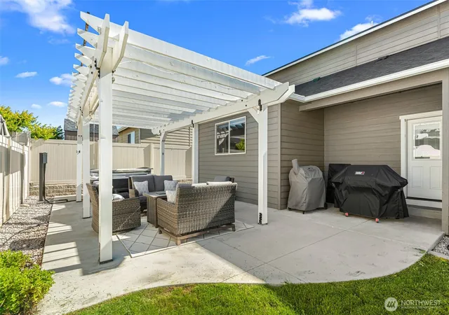 Photo 2 of Single family home for sale at 284 S Nevada, East Wenatchee, WA 98802 | MLS# NWM2569296 | Listing updated on 2026-09-29