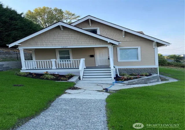 Photo 3 of Single family home for sale at 1427 E Fairbanks St, Tacoma, WA 98404 | MLS# NWM2569320 | Listing updated on 2026-10-01