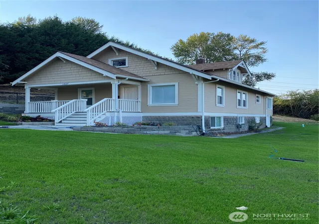 Photo 3 of Single family home for sale at 1427 E Fairbanks St, Tacoma, WA 98404 | MLS# NWM2569320 | Listing updated on 2026-10-01