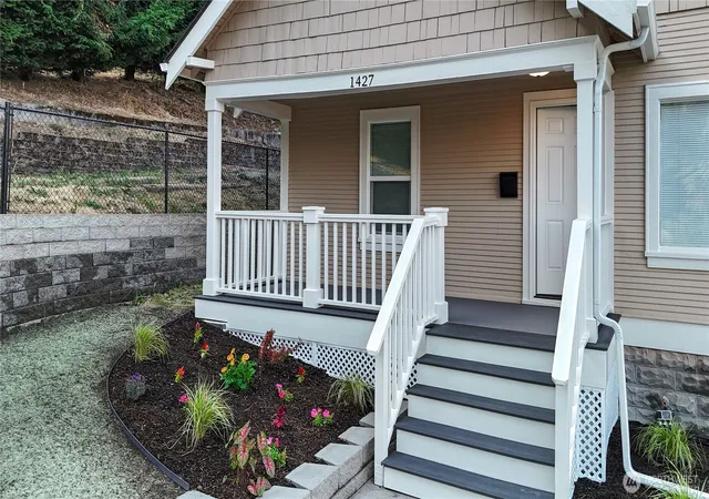 Photo 4 of Single family home for sale at 1427 E Fairbanks St, Tacoma, WA 98404 | MLS# NWM2569320 | Listing updated on 2026-10-01