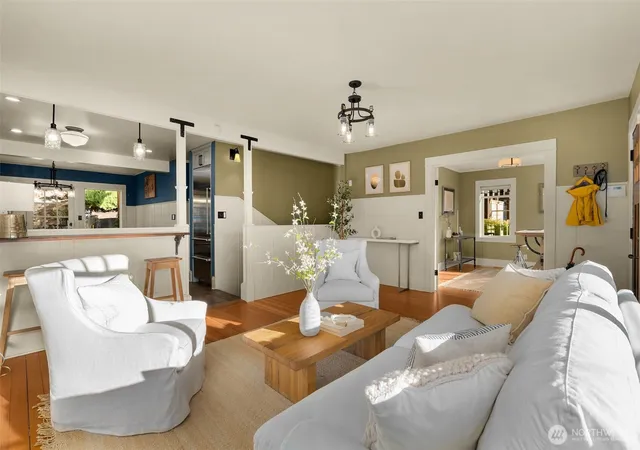 Photo 3 of Sale Pending at 3006 11th Avenue W, Seattle, WA 98119 | MLS# NWM2569339 | Listing updated on 2026-09-20