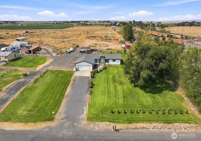 Photo 2 of Manufactured home for sale at 3914 Rd F Ne, Moses Lake, WA 98837 | MLS# NWM2569347 | Listing updated on 2026-09-23