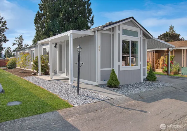 Photo 1 of Manufactured home for sale at 707 37th Street Se #37, Auburn, WA 98002 | MLS# NWM2569352 | Listing updated on 2026-09-21