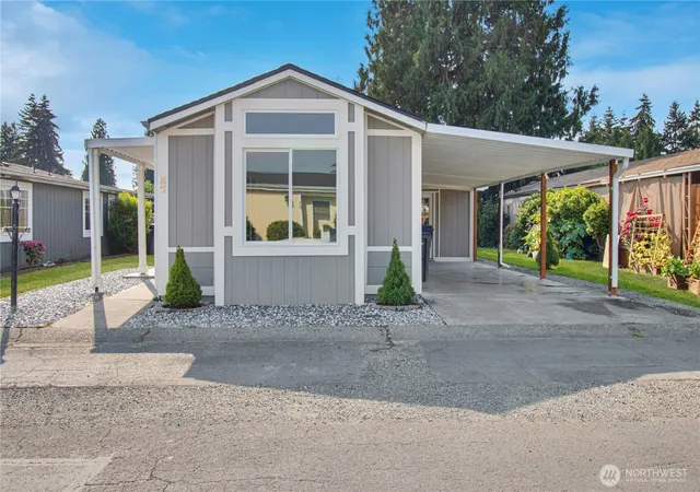 Photo 2 of Manufactured home for sale at 707 37th Street Se #37, Auburn, WA 98002 | MLS# NWM2569352 | Listing updated on 2026-09-21