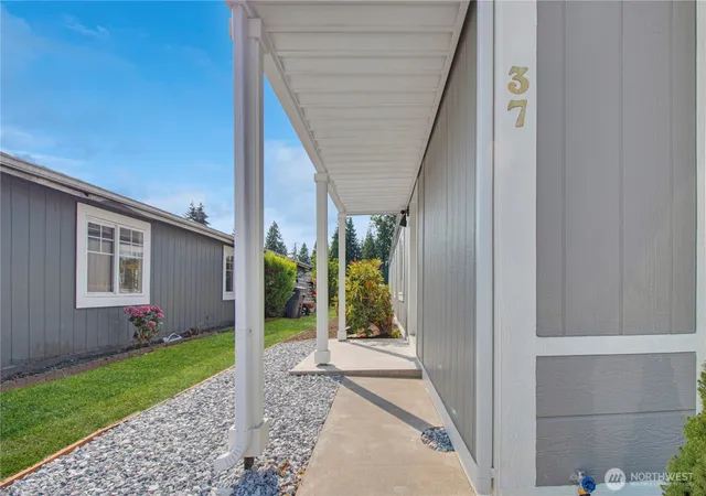 Photo 3 of Manufactured home for sale at 707 37th Street Se #37, Auburn, WA 98002 | MLS# NWM2569352 | Listing updated on 2026-09-21