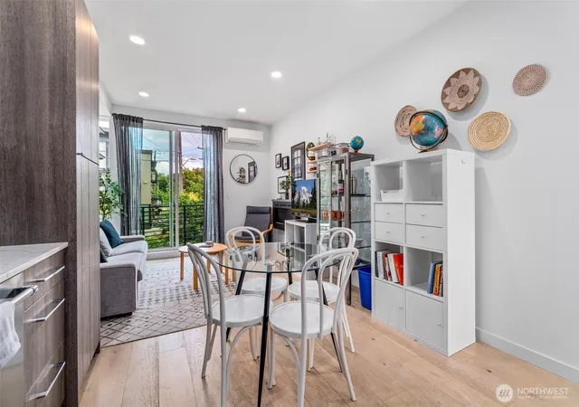 Photo 4 of Townhouse for sale at 5110 24th Avenue NE, Seattle, WA 98105 | MLS# NWM2569357 | Listing updated on 2026-09-24