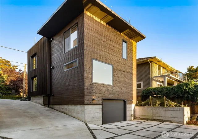 Photo 2 of Single family home for sale at 1105 Yakima Ave S, Seattle, WA 98144 | MLS# NWM2569360 | Listing updated on 2026-09-22