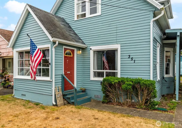 Photo 2 of Single family home for sale at 351 Karr Ave, Hoquiam, WA 98550 | MLS# NWM2569381 | Listing updated on 2026-09-23