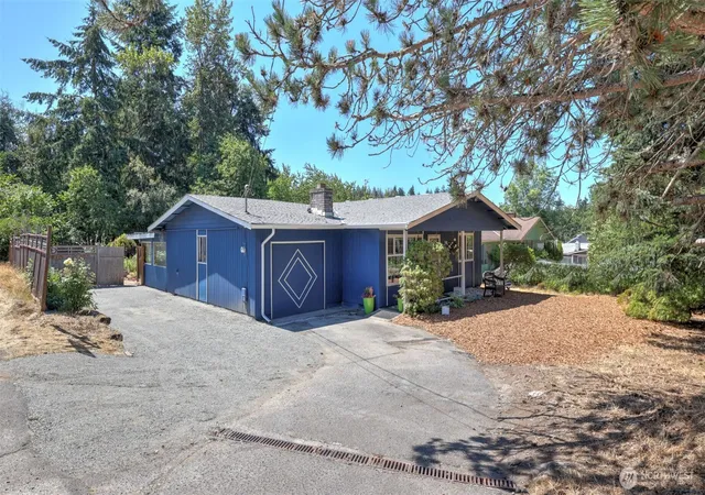 Photo 3 of Sale Pending at 16203 Se Petrovitsky Rd, Renton, WA 98058 | MLS# NWM2569389 | Listing updated on 2026-10-02