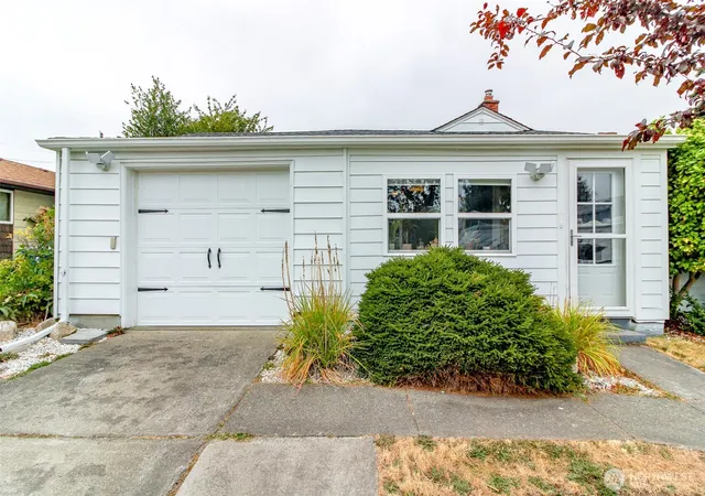 Photo 3 of Single family home for sale at 1005 E 57th Street, Tacoma, WA 98404 | MLS# NWM2569404 | Listing updated on 2026-09-23