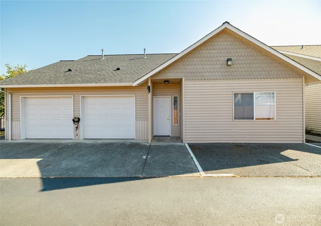 Photo 2 of Condo for sale at 323 N Laventure Rd #D, Mount Vernon, WA 98273 | MLS# NWM2569424 | Listing updated on 2026-09-23
