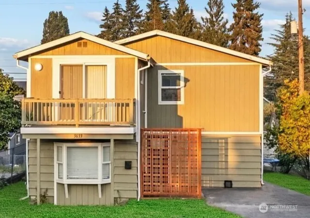 Photo 1 of Single family home for sale at 3633 E J St, Tacoma, WA 98404 | MLS# NWM2569428 | Listing updated on 2026-09-29